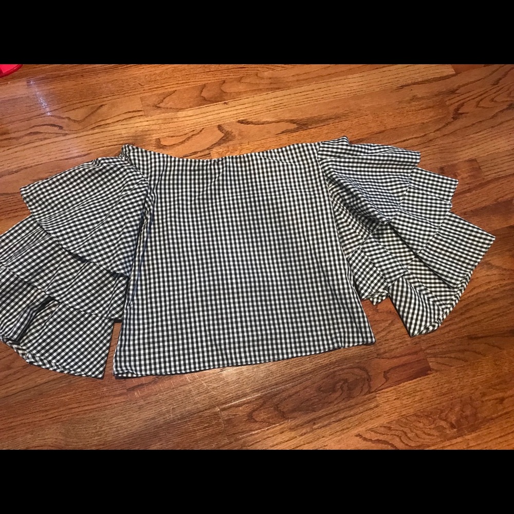 Off the shoulder gingham ruffle sleeve shirt